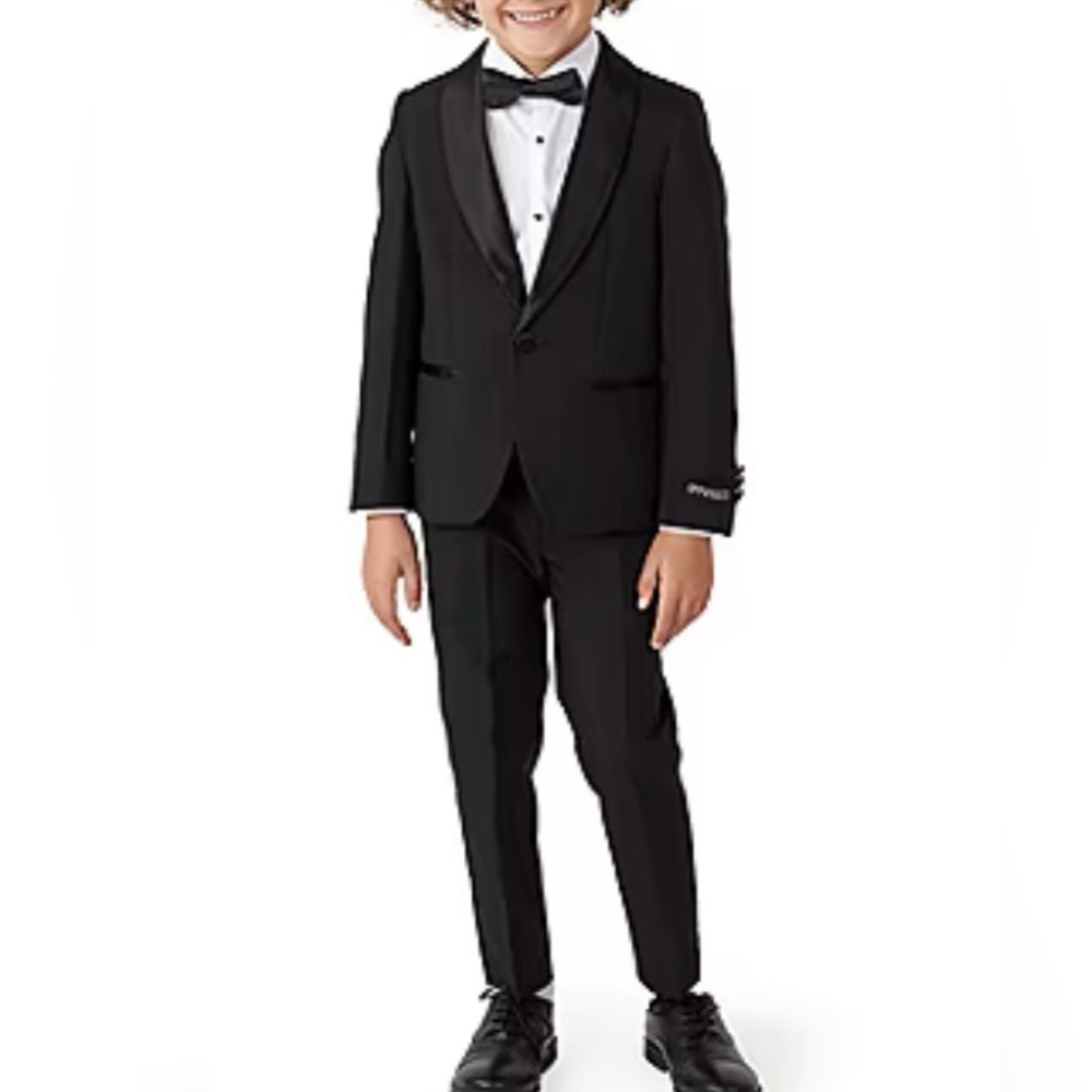 Boys Tuxedo Suit Black: Size 6/7, but Label Reads Size 8